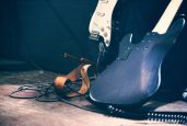 Musical instruments on an empty stage before a showhttp://195.154.178.81/DATA/i_collage/pi/shoots/782423.jpg